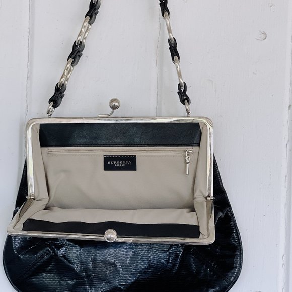 VINTAGE BURBERRY BLACK LEATHER TEXTURED SHOULDER CLUTCH - Picture 4 of 8